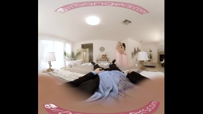 VR PORN   BRIDESMAIDS MIA MALKOVA & RILEY REID FUCK THE GROOM THREESOME