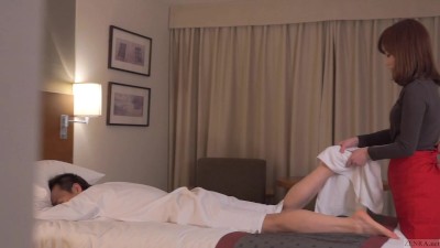 Subtitled CFNM Japanese Hotel Milf Massage Leads To Handjob